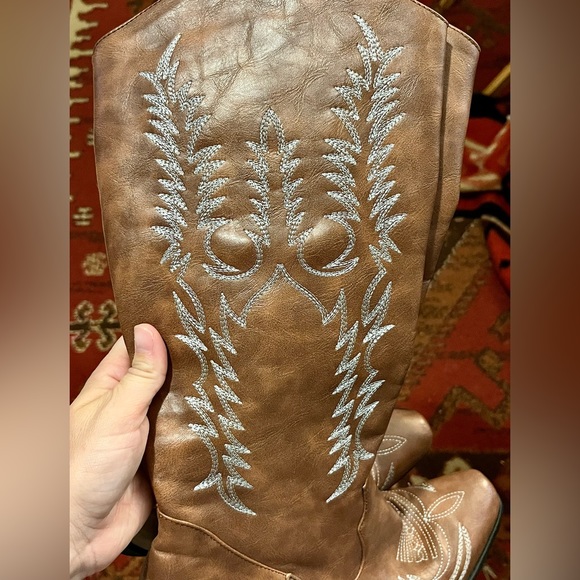 Embroidered Fashion Western boots! - Picture 4 of 7